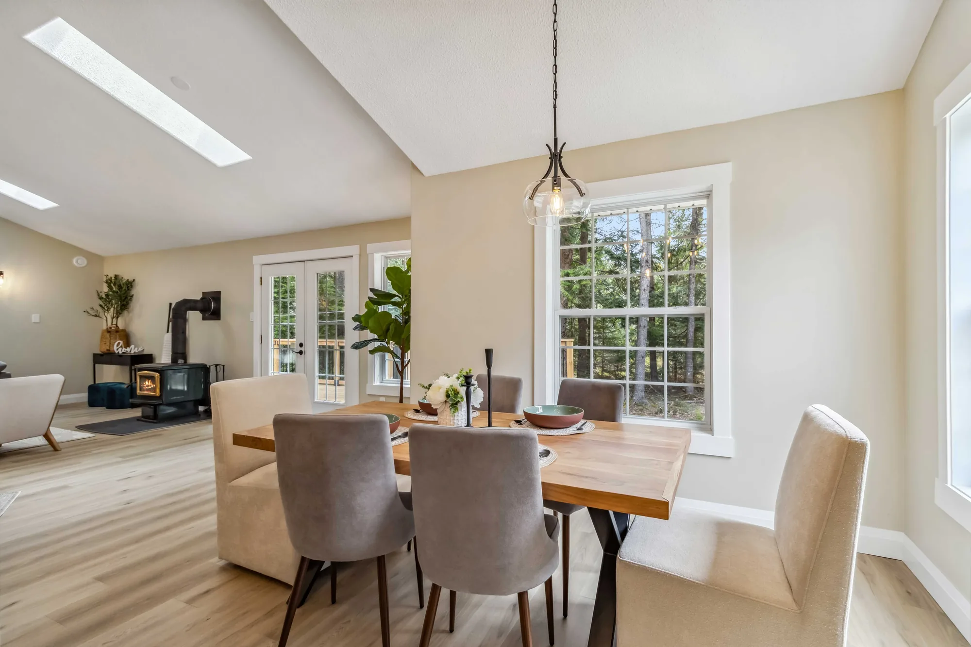 Gail Avenue — Family Dining, after the renovation by MAD Design Interiors