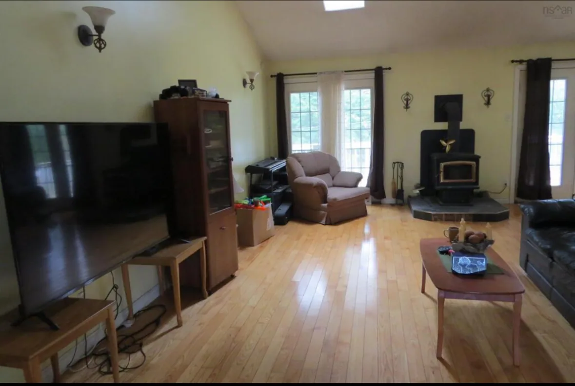 Gail Avenue — Family Room1, before the renovation by MAD Design Interiors