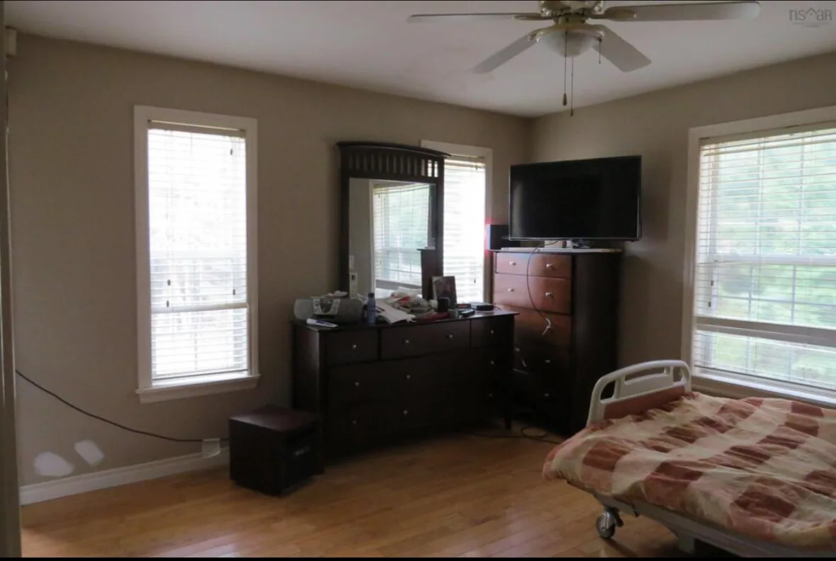 Gail Avenue — Master, before the renovation by MAD Design Interiors